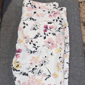 White House Black Market, size 8 short, white floral